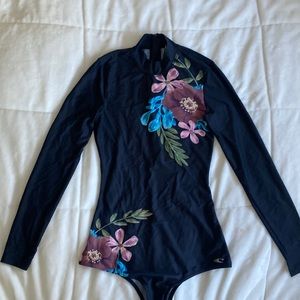 O’Neill 365 Hybrid bathing suit size S black with flowers on one side